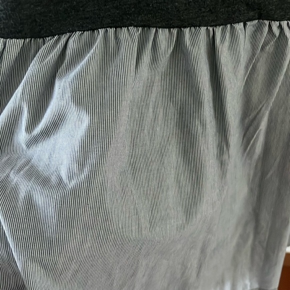 Loft gray Blouse with cute detail - Picture 6 of 6